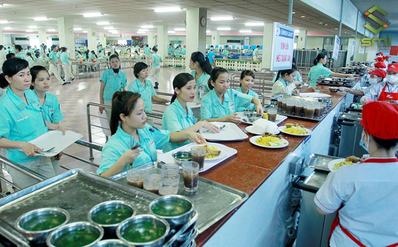 Canteen nhà xưởng phải phục vụ được số lượng công nhân viên lớn nhất có thể phát sinh trong giờ ăn